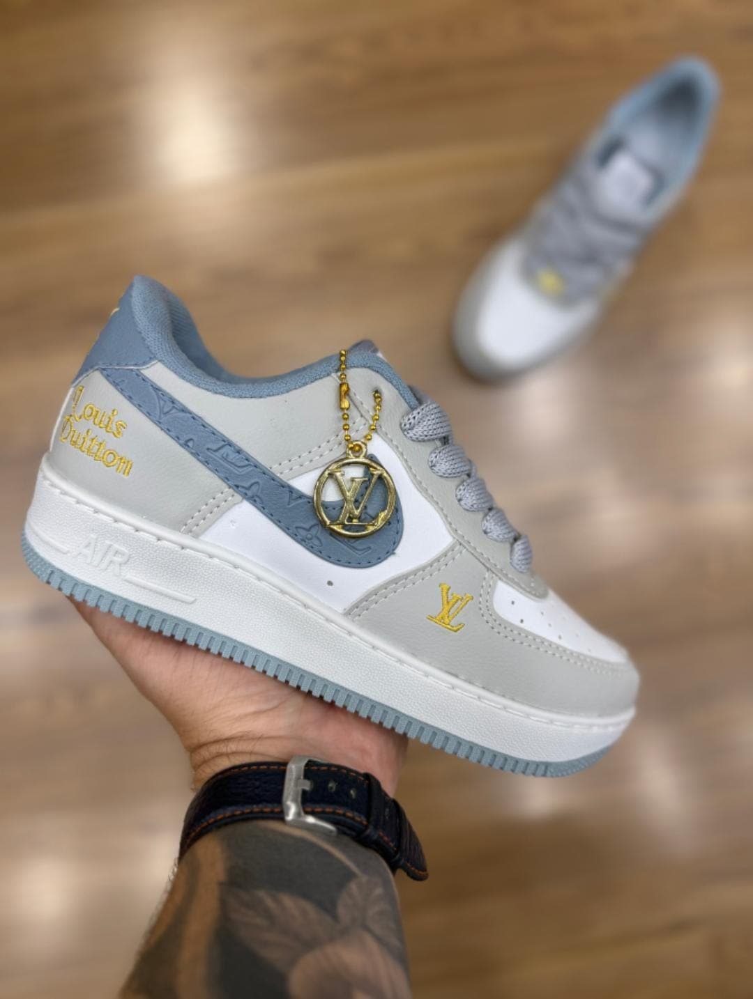 Nike Air Force LV 01
